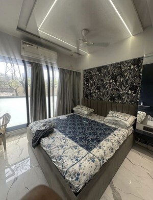 Bedroom in 4 BHK Apartment at Ghatkopar East – for Rent