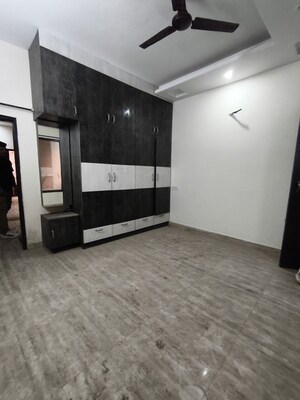 Room in 3 BHK Builder Floor at Motiaz Royal Citi, Ambala Highway – for Rent