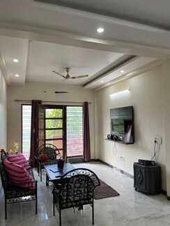 1 BHK + Pooja Room,Servant Room,Extra Room Apartment For Rent in Sector 38