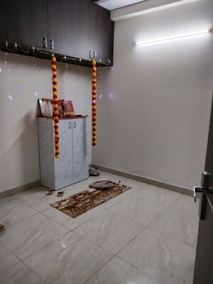 Room in 2 BHK Builder Floor at Maan Heights, Gaur City 1 – for Rent