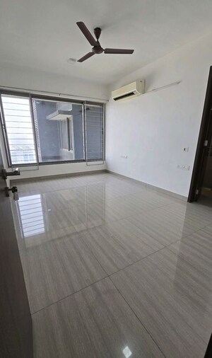 Room in 3 BHK Apartment at Wadhwa The Address Boulevard, Ghatkopar West – for Rent