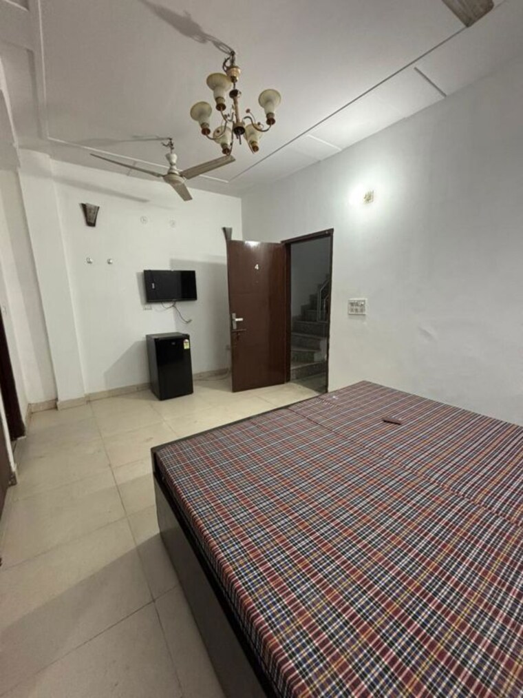 Bedroom, mohit-house 1 RK 550 Sq.Ft. Apartment In Sushant Lok I Gurgaon 10213989