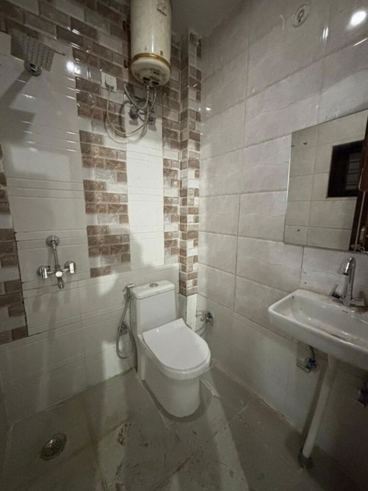Bathroom, mohit-house 1 RK 550 Sq.Ft. Apartment In Sushant Lok I Gurgaon 10213989
