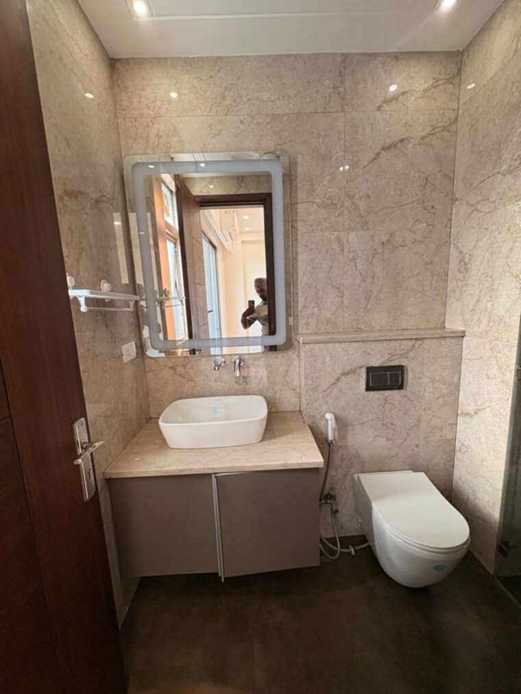 Bathroom, rof-portico 3 Bedroom 215 Sq.Yd. Builder Floor In Sector 43 Gurgaon 10213990
