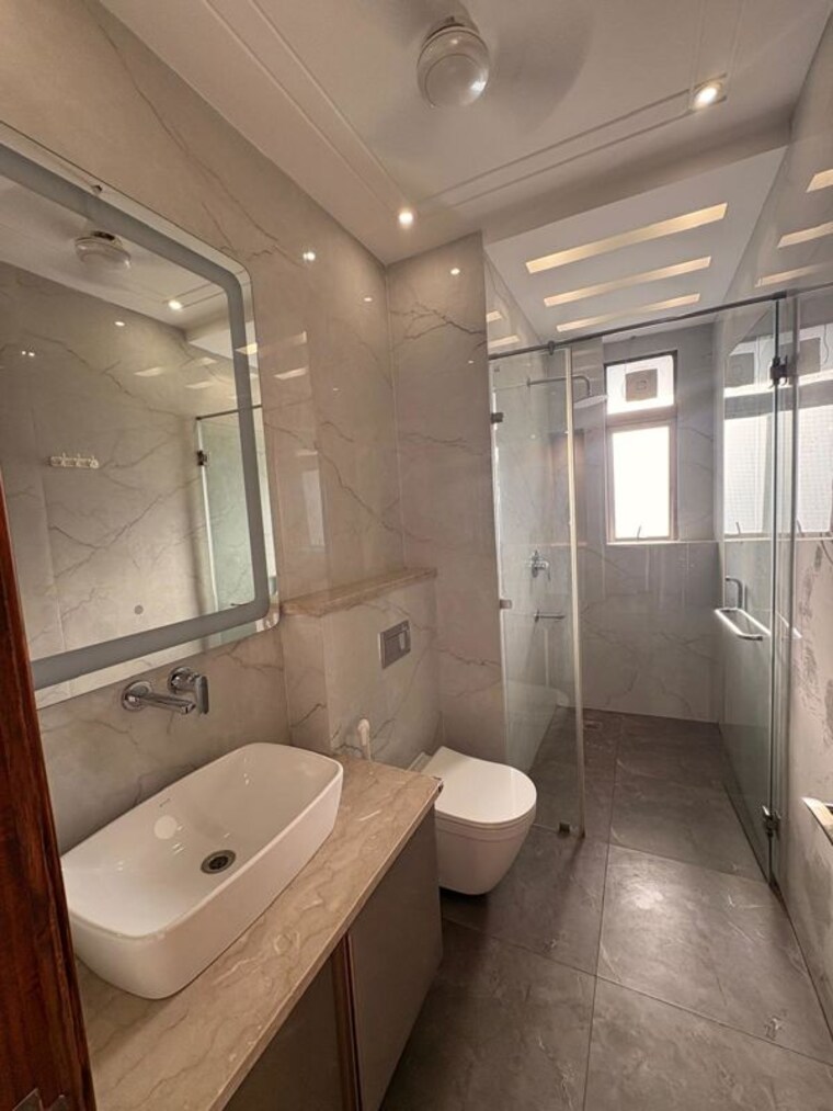 Bathroom, rof-portico 3 Bedroom 215 Sq.Yd. Builder Floor In Sector 43 Gurgaon 10213990