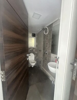 Attached Bathroom in 4 BHK Apartment at Ghatkopar East – for Rent
