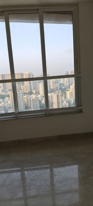 Bedroom in 2.5 BHK Apartment at Kalpataru Radiance, Goregaon West – for Rent