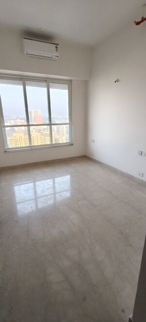 Master Bedroom in 2.5 BHK Apartment at Kalpataru Radiance, Goregaon West – for Rent