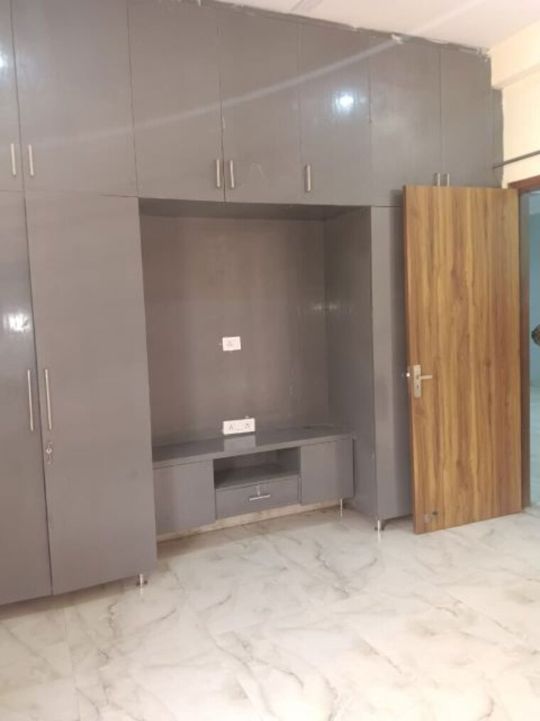 Room, sector 28 3.5 Bedroom 2250 Sq.Ft. Builder Floor In Sector 28 Faridabad 10214009