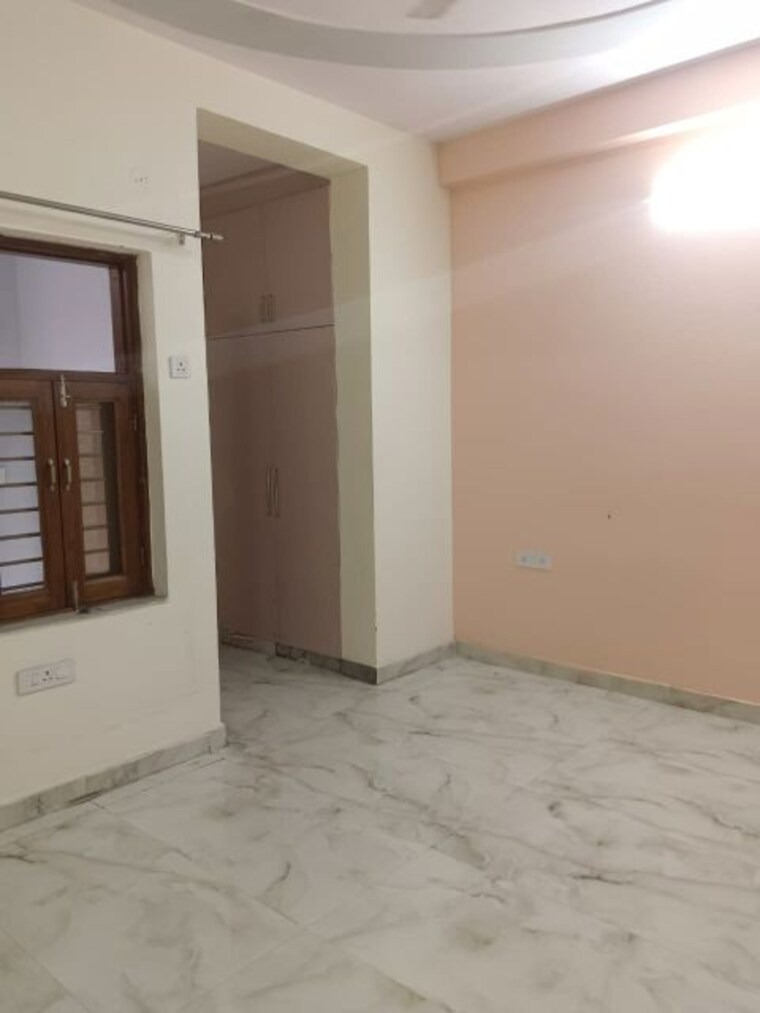Room, sector 28 3.5 Bedroom 2250 Sq.Ft. Builder Floor In Sector 28 Faridabad 10214009