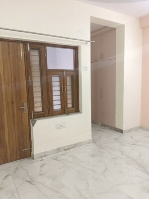 Room in 3.5 BHK Builder Floor at Sector 28 – for Rent
