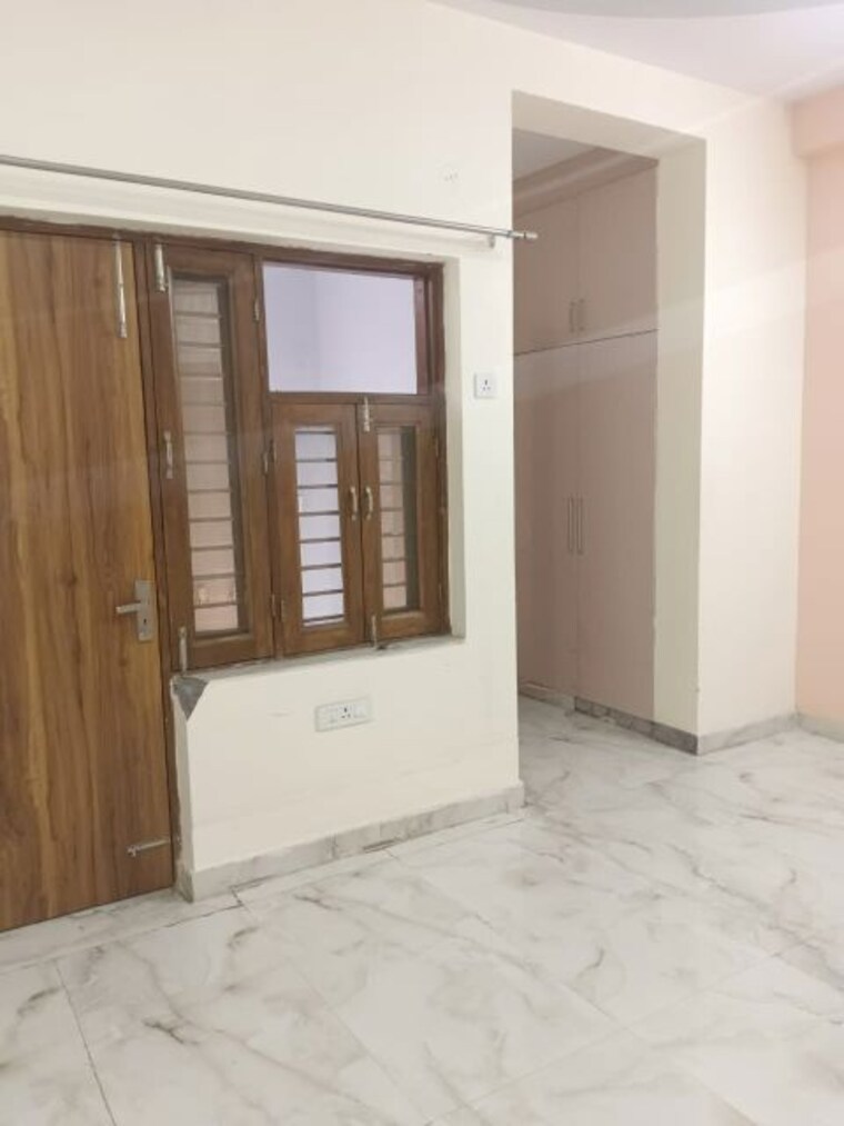 Room, sector 28 3.5 Bedroom 2250 Sq.Ft. Builder Floor In Sector 28 Faridabad 10214009