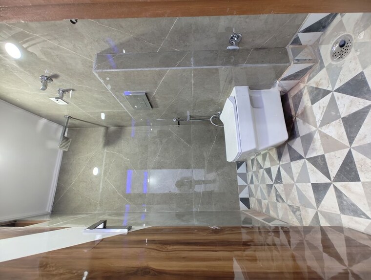 Bathroom, govindpuri 3 Bedroom 90 Sq.Yd. Builder Floor In Govindpuri Delhi 10214010