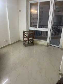 2 BHK + Extra Room Apartment For Rent in Sikka Kimantra Greens