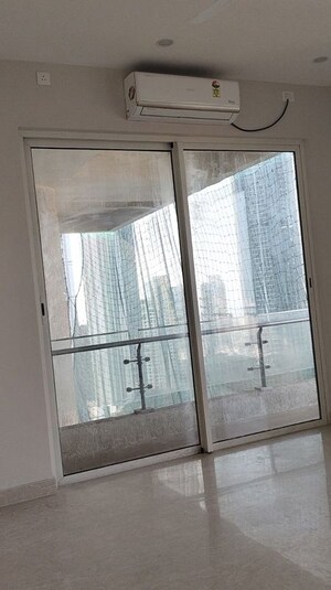 Room in 3 BHK Apartment at Indiabulls Sky Forest, Lower Parel – for Rent