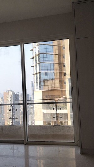 Room in 3 BHK Apartment at Indiabulls Sky Forest, Lower Parel – for Rent