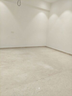 Room in 3 BHK Apartment at Indiabulls Sky Forest, Lower Parel – for Rent