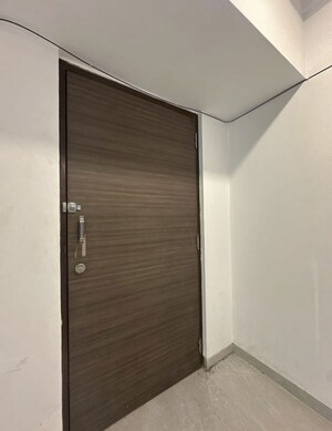 Room in 4 BHK Apartment at Ghatkopar East – for Rent