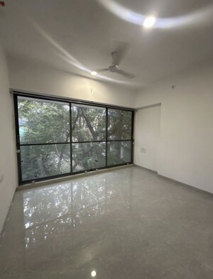 Room in 4 BHK Apartment at Ghatkopar East – for Rent