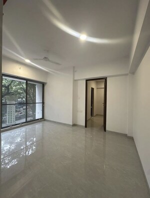 Room in 4 BHK Apartment at Ghatkopar East – for Rent