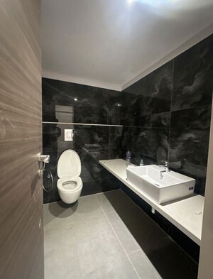 Bathroom in 4 BHK Apartment at Ghatkopar East – for Rent
