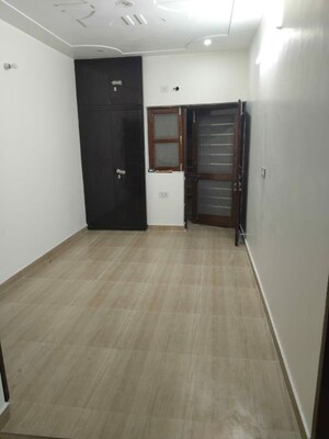 Room in 2 BHK Builder Floor at Sector 31 – for Rent