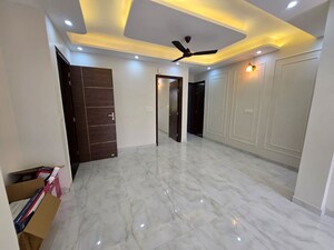 Room in 3 BHK Builder Floor at Sector 9a – for Rent