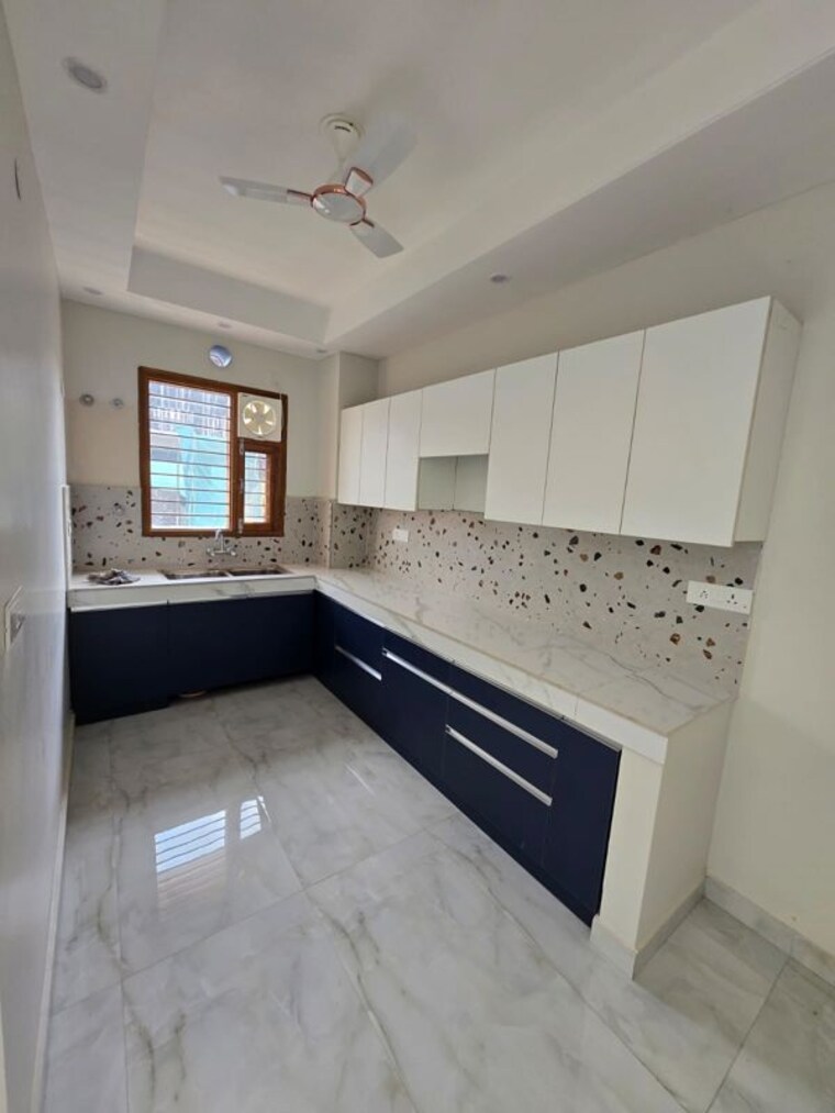 Kitchen, sector 9a 3 Bedroom 215 Sq.Yd. Builder Floor In Sector 9a Gurgaon 10214040