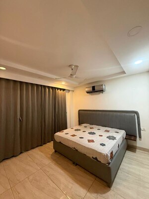 Bedroom in 4 BHK Apartment at Sector 43 – for Rent