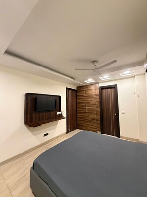 Furnished Amenities in 4 BHK Apartment at Sector 43 – for Rent