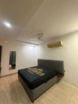Bedroom in 4 BHK Apartment at Sector 43 – for Rent