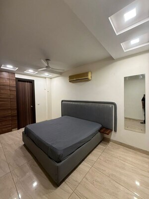 Bedroom in 4 BHK Apartment at Sector 43 – for Rent