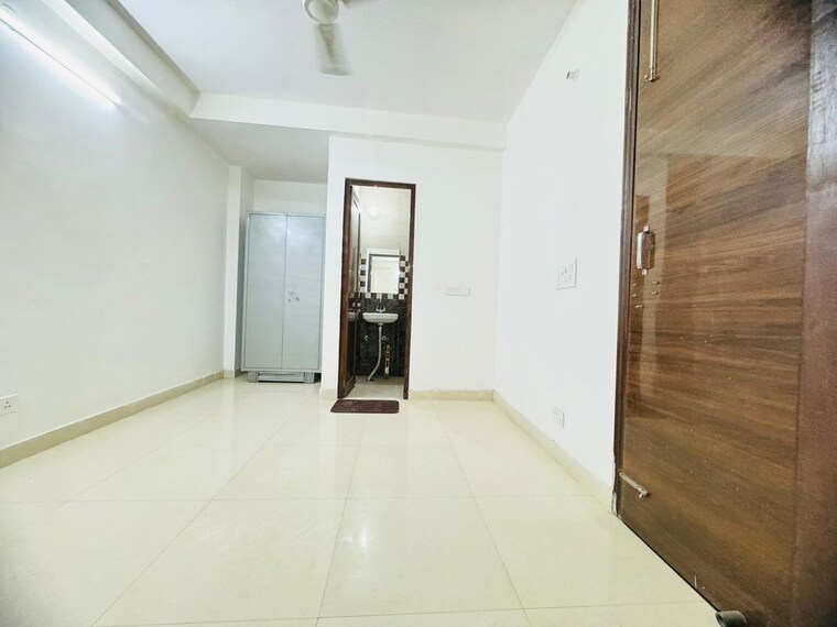 Room, risland-sky-mansion 1 Bedroom 500 Sq.Ft. Apartment In Chattarpur Delhi 10213703