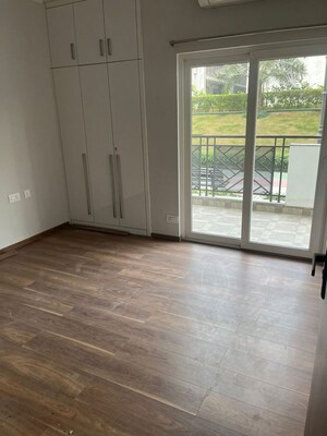 Room in 3 BHK Apartment at Central Park Flower Valley Aqua Front Towers, Sohna Sector 33 – for Rent