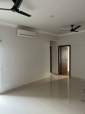 Room in 3 BHK Apartment at Central Park Flower Valley Aqua Front Towers, Sohna Sector 33 – for Rent