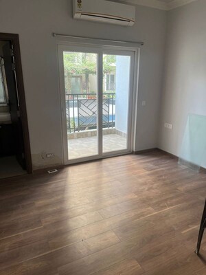 Room in 3 BHK Apartment at Central Park Flower Valley Aqua Front Towers, Sohna Sector 33 – for Rent