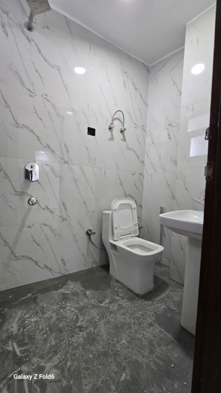 Bathroom, palm-residency-chhatarpur 3 Bedroom 1250 Sq.Ft. Apartment In Chattarpur Delhi 10214075