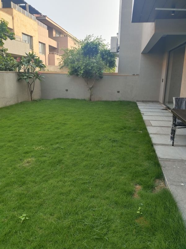 4 BHK + Pooja Room,Servant Room 502 Sq.Yd. Villa in Unitech Uniworld Resorts-The Residences