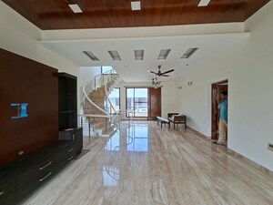 Room in 4 BHK Independent House at Sector 36 – for Rent