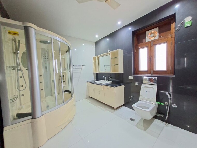 Attached Bathroom, sector 36 4 Bedroom 2000 Sq.Ft. Independent House In Sector 36 Chandigarh 10214148