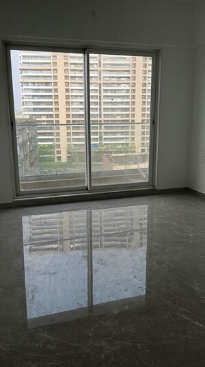 Bedroom in 3 BHK Apartment at Andheri West – for Rent