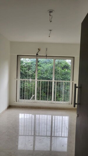 Room in 2 BHK Apartment at Poddar Spraha Diamond, Chembur – for Rent