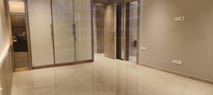 Room in 4 BHK Apartment at Raiaskaran Parthenon, Andheri West – for Rent