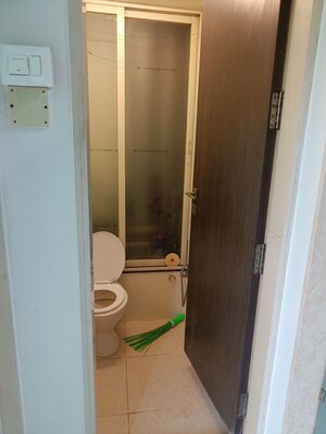 Bathroom in 4 BHK Apartment at Kabir Apartment, Juhu – for Rent