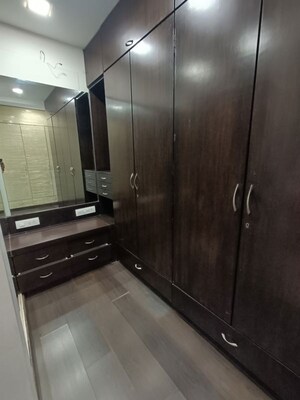 Master Bedroom in 4 BHK Apartment at Kabir Apartment, Juhu – for Rent