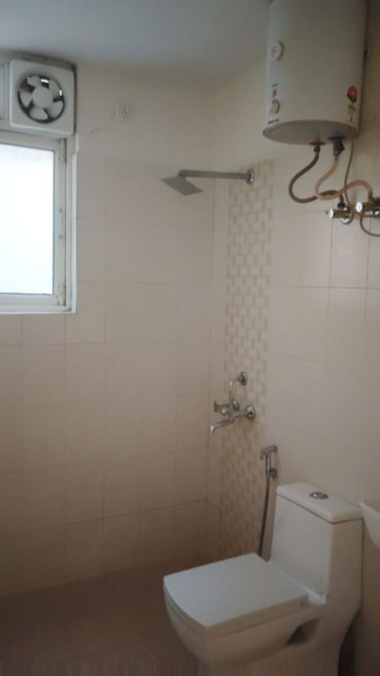 Bathroom, shree-vardhman-mantra 2 Bedroom 600 Sq.Ft. Apartment In Sector 67 Gurgaon 10214198