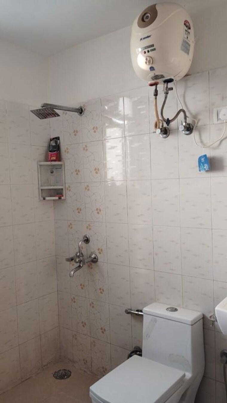 Bathroom, shree-vardhman-mantra 2 Bedroom 600 Sq.Ft. Apartment In Sector 67 Gurgaon 10214198