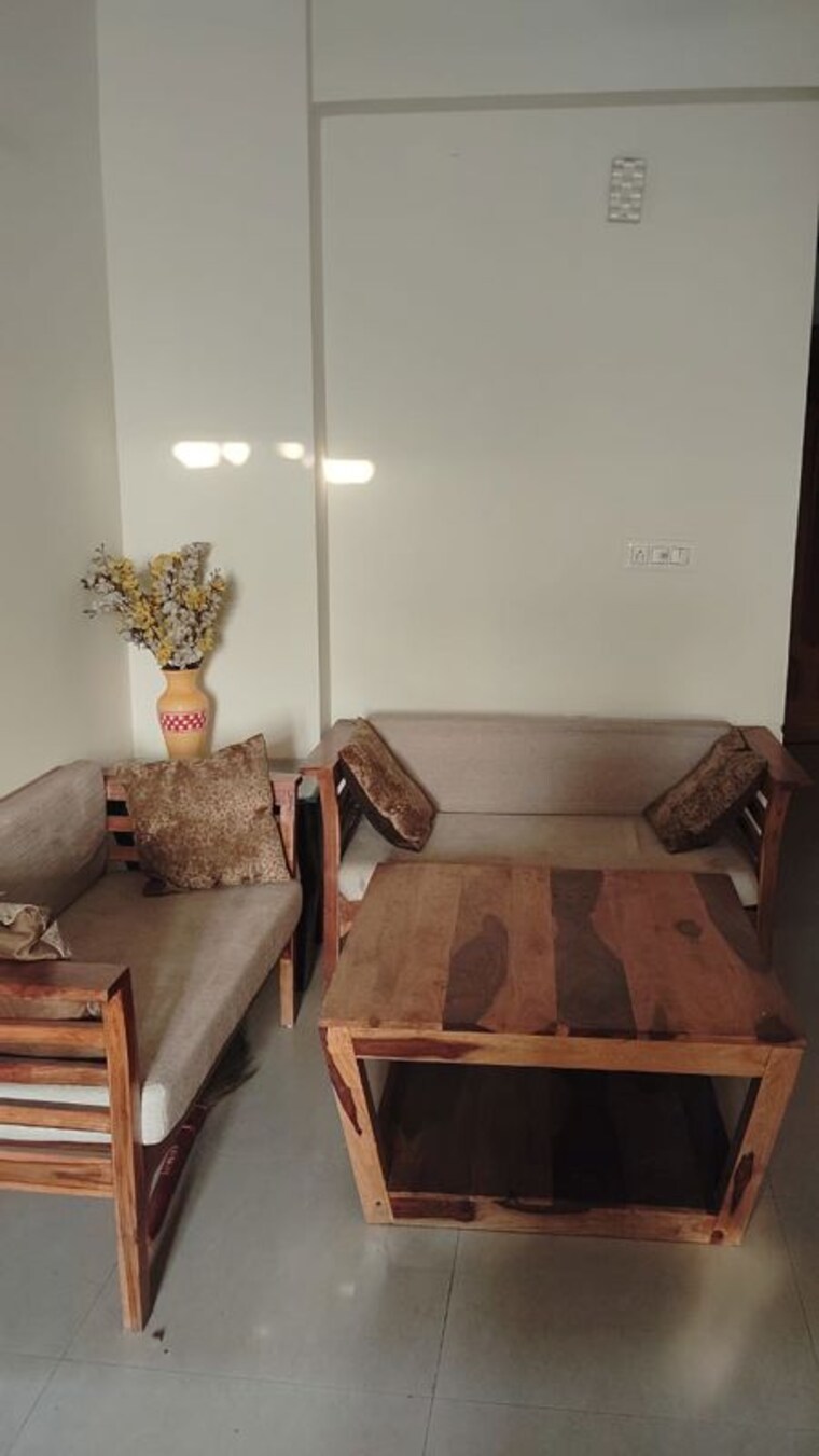 Living Room, shree-vardhman-mantra 2 Bedroom 600 Sq.Ft. Apartment In Sector 67 Gurgaon 10214198