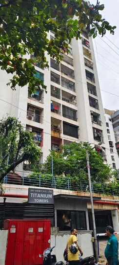 2 BHK Apartment For Rent in Titanium Towers