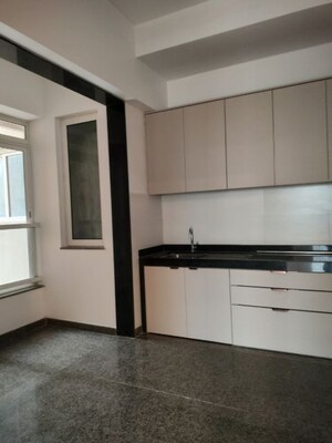 Room in 3 BHK Apartment at Kalpataru Radiance, Goregaon West – for Rent